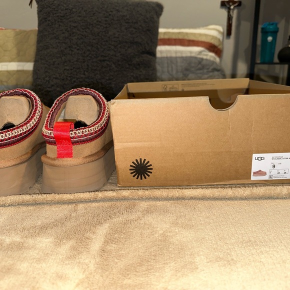 Women’s Size 9 Ugg Tazz Platform Slippers. BRAND NEW NEVER WORN! Not FAKE! - Picture 8 of 10